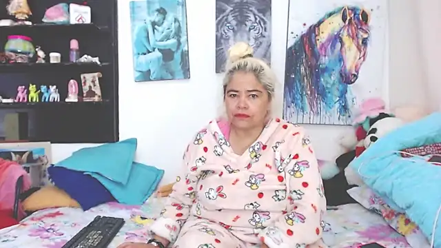 Snapshot of estrellita_fugaz16x chatting on February 7, 1:01 pm estrellita fugaz16x online show from February 7, 1:01 pm