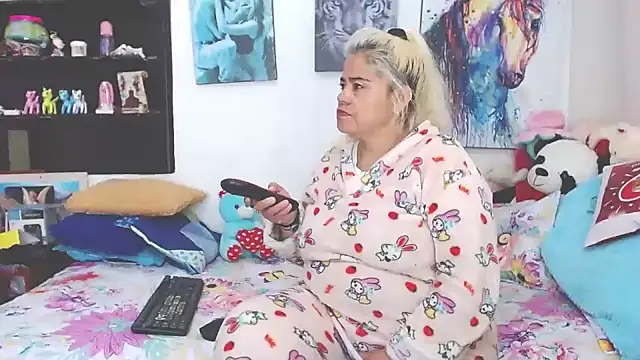 Snapshot of estrellita_fugaz16x chatting on February 8, 2:58 am estrellita fugaz16x online show from February 8, 2:58 am