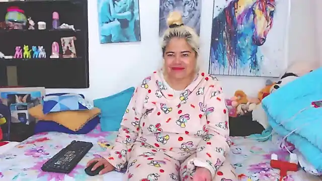 Snapshot of estrellita_fugaz16x chatting on February 12, 1:37 pm estrellita fugaz16x online show from February 12, 1:37 pm