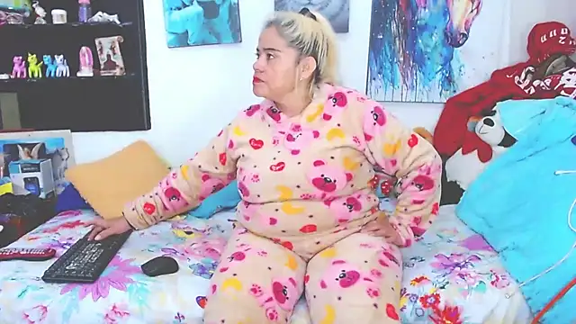 Snapshot of estrellita_fugaz16x chatting on February 13, 2:34 am estrellita fugaz16x online show from February 13, 2:34 am