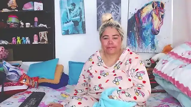 Snapshot of estrellita_fugaz16x chatting on February 22, 12:51 pm estrellita fugaz16x online show from February 22, 12:51 pm