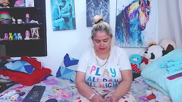 Snapshot of estrellita_fugaz16x chatting on March 7, 3:40 am estrellita fugaz16x online show from March 7, 3:40 am