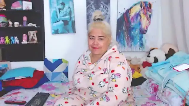 Snapshot of estrellita_fugaz16x chatting on March 14, 3:15 am estrellita fugaz16x online show from March 14, 3:15 am