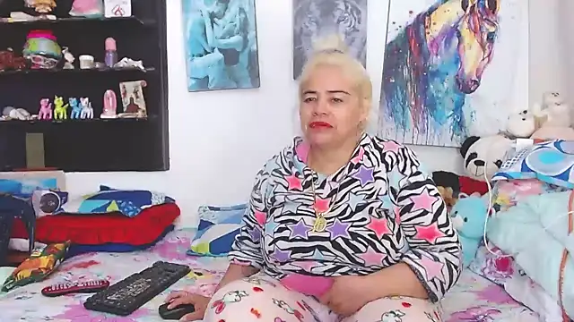 Snapshot of estrellita_fugaz16x chatting on March 19, 3:30 am estrellita fugaz16x online show from March 19, 3:30 am