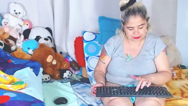Snapshot of estrellita_fugaz16x chatting on September 28, 10:48 pm estrellita fugaz16x online show from September 28, 10:48 pm