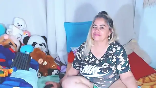 Snapshot of estrellita_fugaz16x chatting on October 3, 1:57 am estrellita fugaz16x online show from October 3, 1:57 am