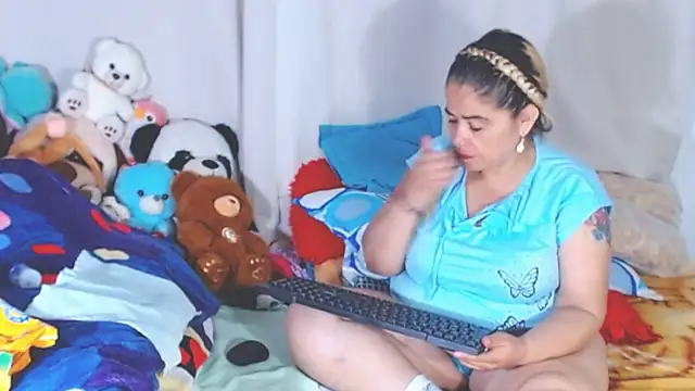 Snapshot of estrellita_fugaz16x chatting on October 5, 4:55 am estrellita fugaz16x online show from October 5, 4:55 am