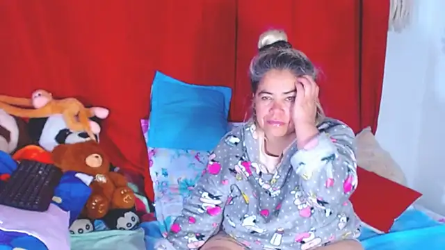 Snapshot of estrellita_fugaz16x chatting on October 25, 11:29 am estrellita fugaz16x online show from October 25, 11:29 am