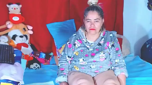 Snapshot of estrellita_fugaz16x chatting on November 13, 3:27 am estrellita fugaz16x online show from November 13, 3:27 am