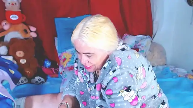 Snapshot of estrellita_fugaz16x chatting on November 14, 5:17 am estrellita fugaz16x online show from November 14, 5:17 am