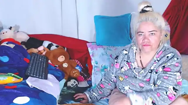 Snapshot of estrellita_fugaz16x chatting on November 25, 8:14 am estrellita fugaz16x online show from November 25, 8:14 am