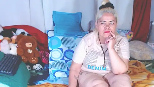 Snapshot of estrellita_fugaz16x chatting on November 28, 3:31 am estrellita fugaz16x online show from November 28, 3:31 am