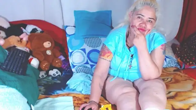 Snapshot of estrellita_fugaz16x chatting on November 28, 10:45 pm estrellita fugaz16x online show from November 28, 10:45 pm