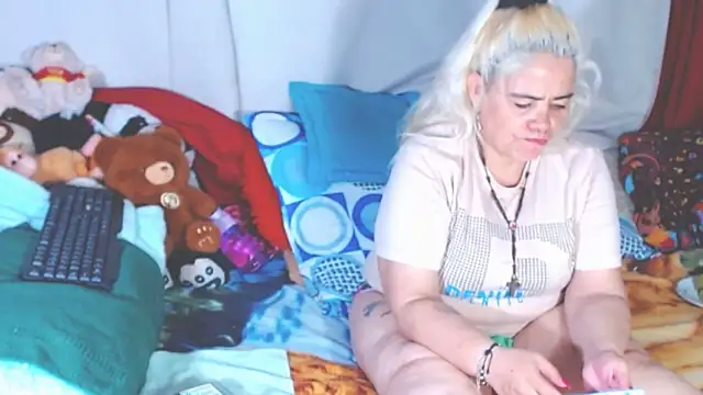 Snapshot of estrellita_fugaz16x chatting on November 30, 3:43 am estrellita fugaz16x online show from November 30, 3:43 am