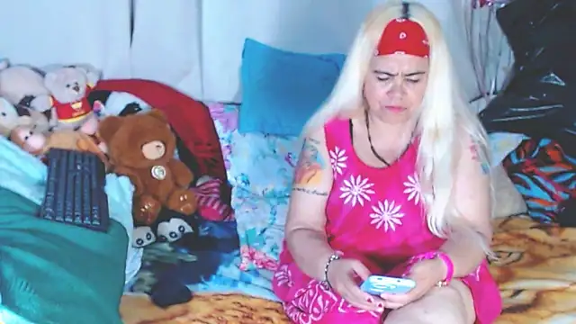 Snapshot of estrellita_fugaz16x chatting on December 3, 2:41 am estrellita fugaz16x online show from December 3, 2:41 am