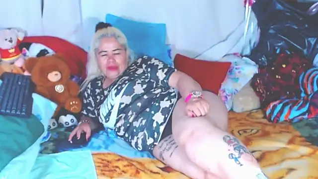 Snapshot of estrellita_fugaz16x chatting on December 4, 4:33 am estrellita fugaz16x online show from December 4, 4:33 am