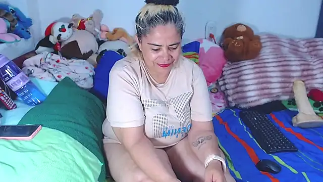 Snapshot of estrellita_fugaz16x chatting on June 21, 5:21 am estrellita fugaz16x online show from June 21, 5:21 am