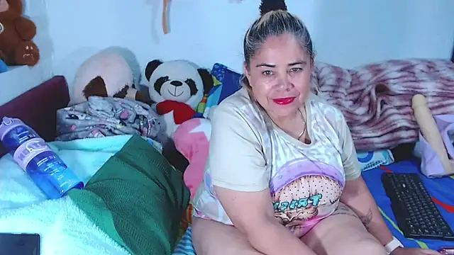 Snapshot of estrellita_fugaz16x chatting on June 29, 5:35 am estrellita fugaz16x online show from June 29, 5:35 am