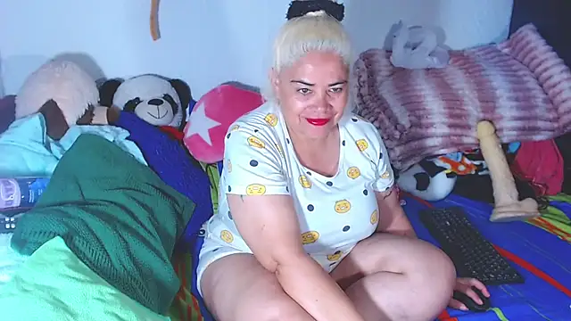 Snapshot of estrellita_fugaz16x chatting on July 10, 4:06 am estrellita fugaz16x online show from July 10, 4:06 am