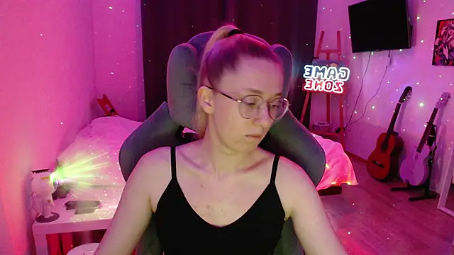 Snapshot of AnabelFrel chatting on December 19, 12:45 am AnabelFrel online show from December 19, 12:45 am