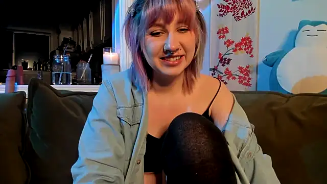 Snapshot of LedaBun chatting on March 6, 5:15 am LedaBun online show from March 6, 5:15 am