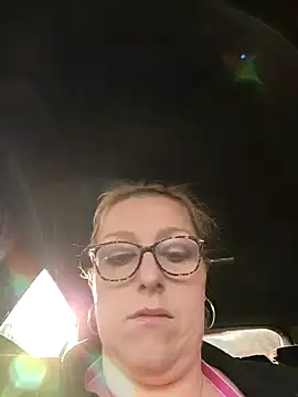 Snapshot of winniess40 chatting on February 11, 8:37 am winniess40 online show from February 11, 8:37 am