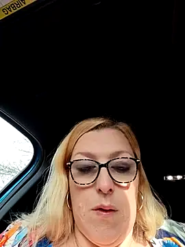 Snapshot of winniess40 chatting on March 2, 9:10 am winniess40 online show from March 2, 9:10 am