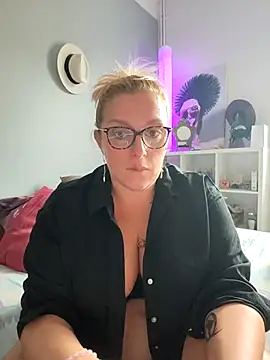 Snapshot of winniess40 chatting on November 17, 9:26 am winniess40 online show from November 17, 9:26 am