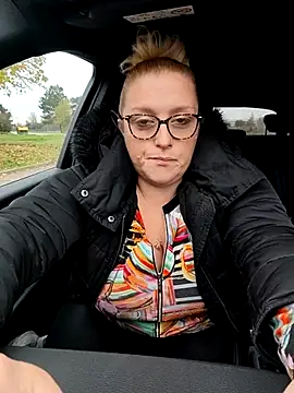 Snapshot of winniess40 chatting on November 28, 9:45 am winniess40 online show from November 28, 9:45 am