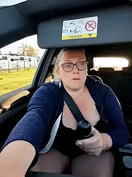 winniess40 online show from March 31, 6:58 am