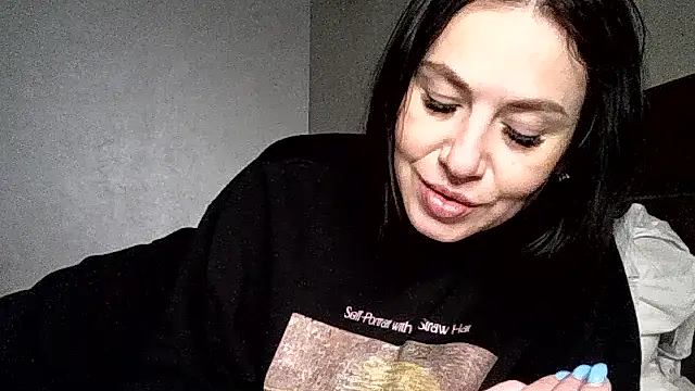 JulianaGold1 online show from February 15, 9:19 am