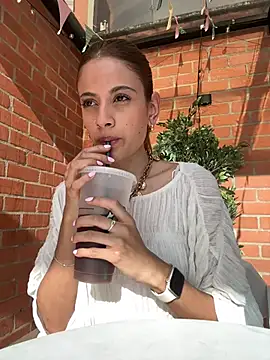 alana15 online show from April 22, 9:05 pm