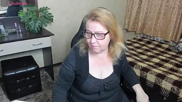 Frau Marta online show from December 14, 1:27 pm