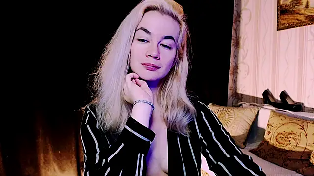 xxxcharismaaa online show from November 24, 4:34 am