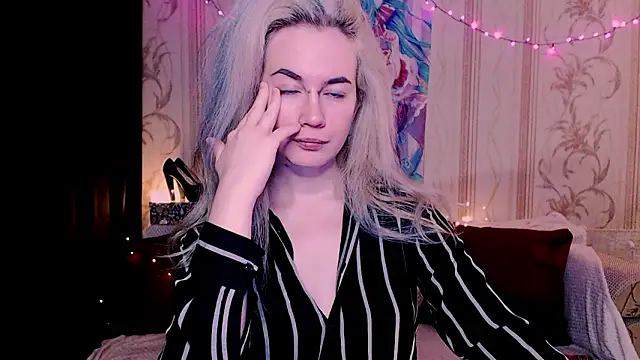 xxxcharismaaa online show from March 6, 12:18 am