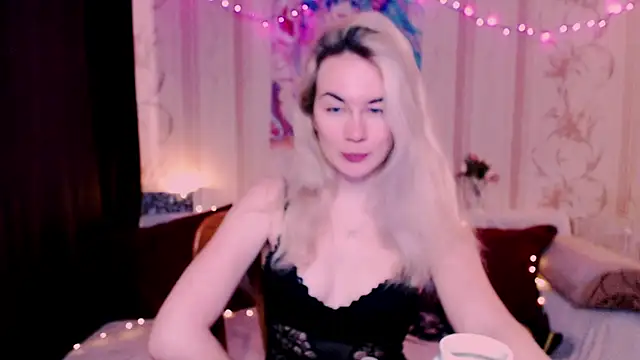 xxxcharismaaa online show from April 17, 5:54 am