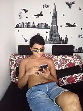 Snapshot of pinedasex777 chatting on February 17, 8:36 pm pinedasex777 online show from February 17, 8:36 pm