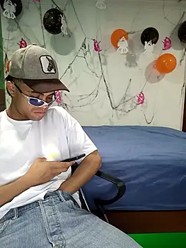 Snapshot of pinedasex777 chatting on October 13, 6:24 am pinedasex777 online show from October 13, 6:24 am