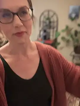 MaiseKnox online show from December 28, 1:08 am