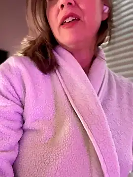 MaiseKnox online show from November 15, 10:15 pm