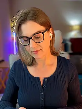 Snapshot of MaiseKnox chatting on May 6, 6:13 pm MaiseKnox online show from May 6, 6:13 pm