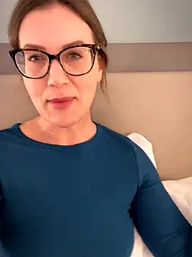 Snapshot of MaiseKnox chatting on May 11, 5:54 pm MaiseKnox online show from May 11, 5:54 pm