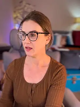 MaiseKnox online show from June 30, 9:05 pm