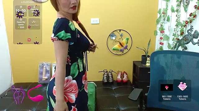 Snapshot of miss_tinnymafe chatting on February 9, 9:58 am miss tinnymafe online show from February 9, 9:58 am