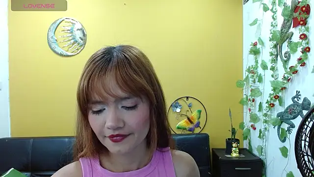 Snapshot of miss_tinnymafe chatting on February 13, 8:48 am miss tinnymafe online show from February 13, 8:48 am