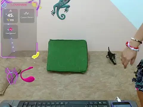 Snapshot of miss_tinnymafe chatting on November 18, 10:20 am miss tinnymafe online show from November 18, 10:20 am