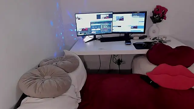 aryahunt1 online show from October 5, 8:18 pm