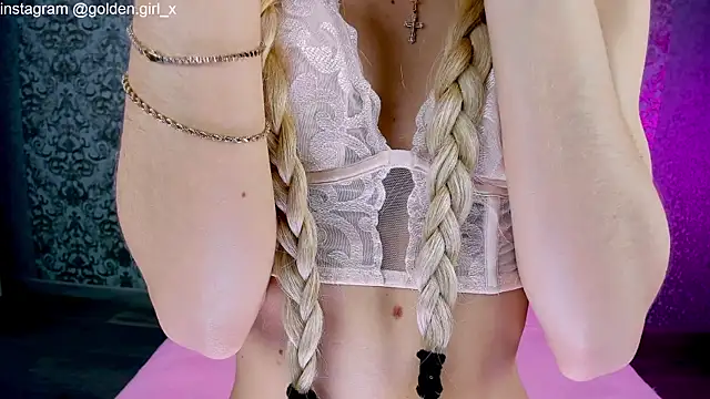 Snapshot of Akilla_Queen chatting on November 18, 1:44 am Akilla Queen online show from November 18, 1:44 am