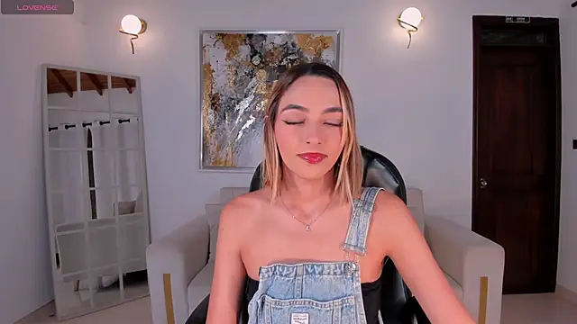 MelissaMoore  online show from April 19, 10:14 am