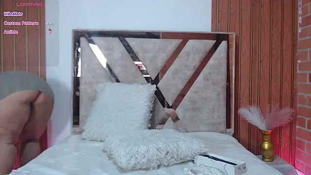 AGATHAA WHITE online show from January 9, 11:13 am